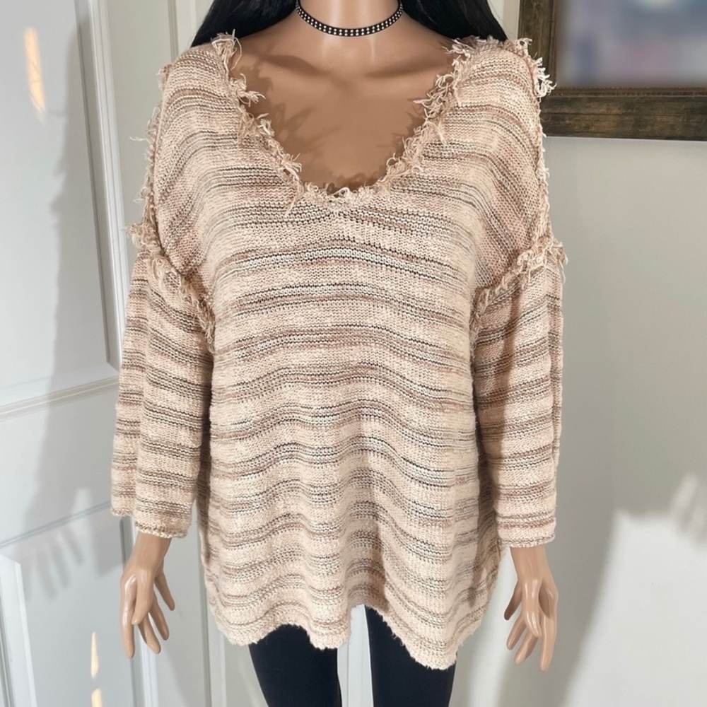 FREE PEOPLE Frayed/Distressed Knitted Sweater Top in Beige/Cream | Size L